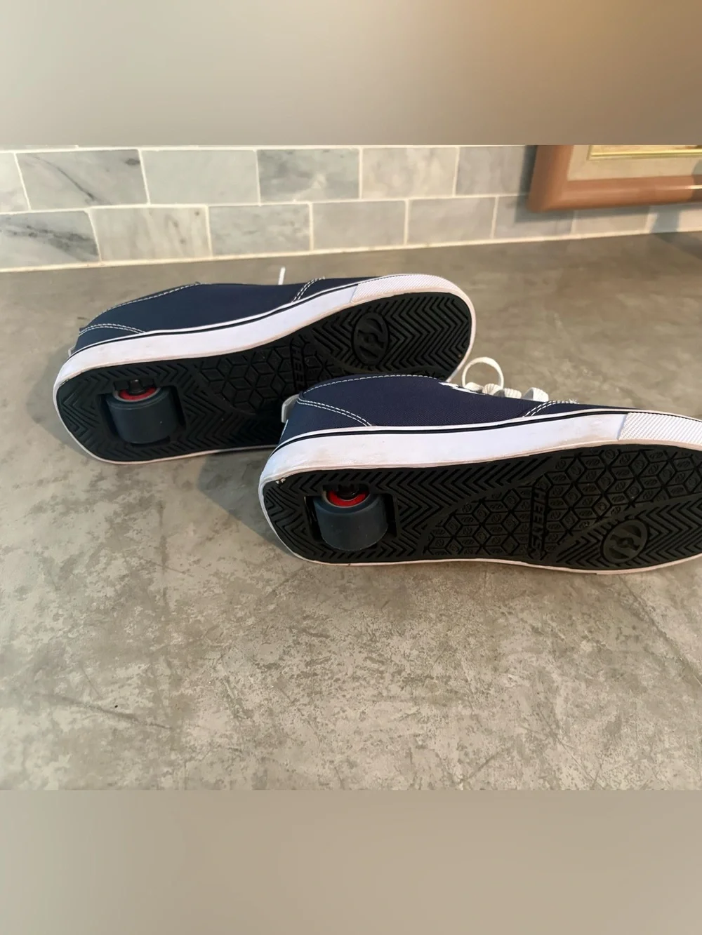 Heelys Pro 20 skate shoes in navy canvas with white laces